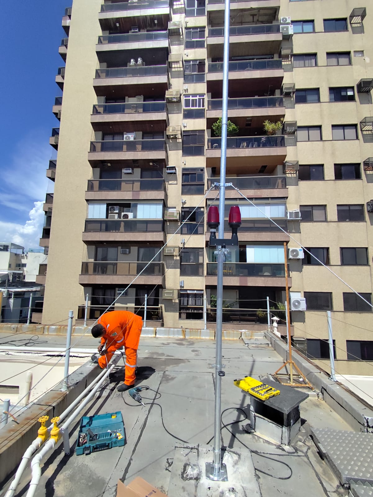 Engenheiro realizando inspeção técnica